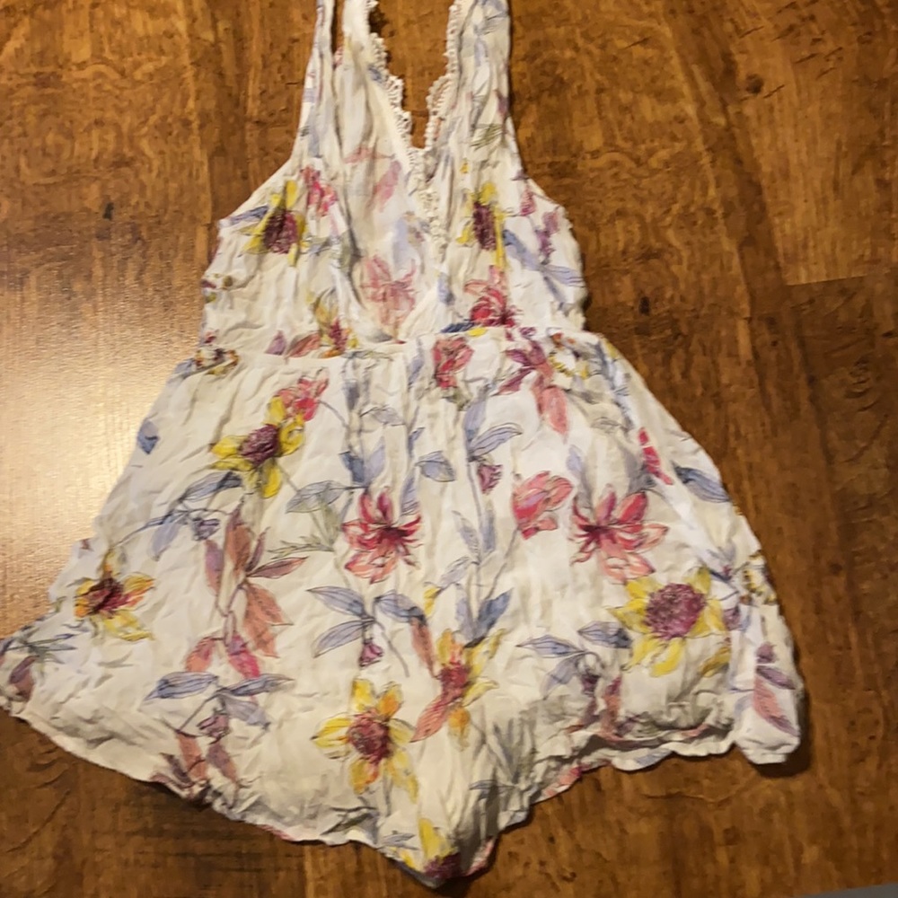 - White L.A. Hearts Romper. Size S - Picture 2 of 3